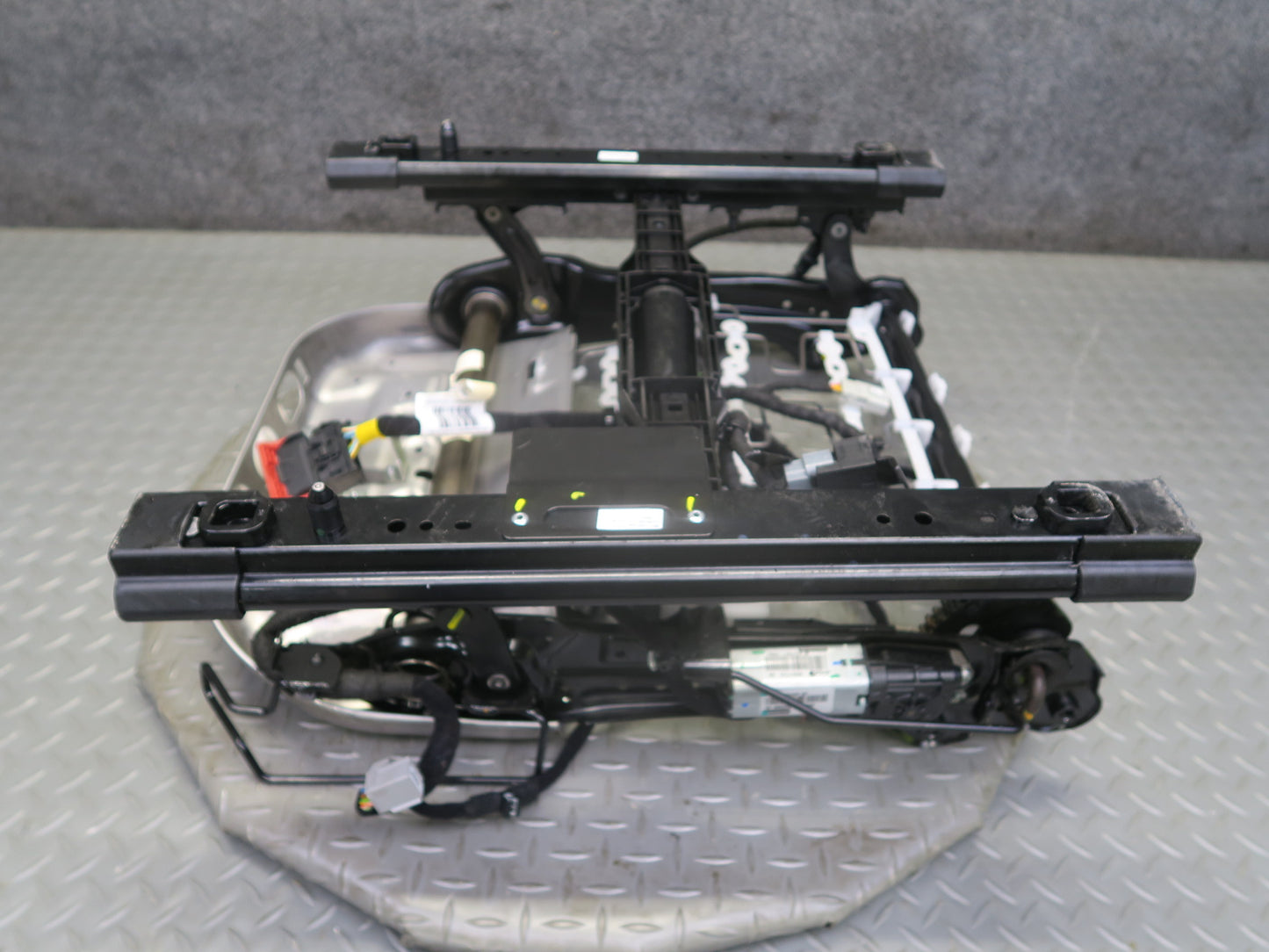 2017-2023 Alfa Romeo Stelvio Front Right Passenger Side Seat Frame Track