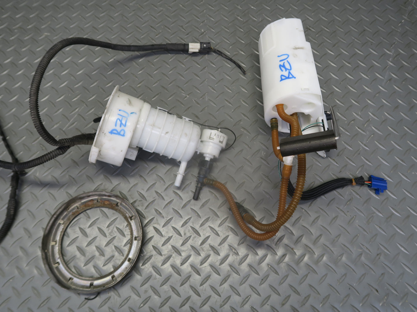 12-16 BMW E89 Z4 28i N20 Fuel Pump & Pressure Regulator Assembly 84K Miles OEM
