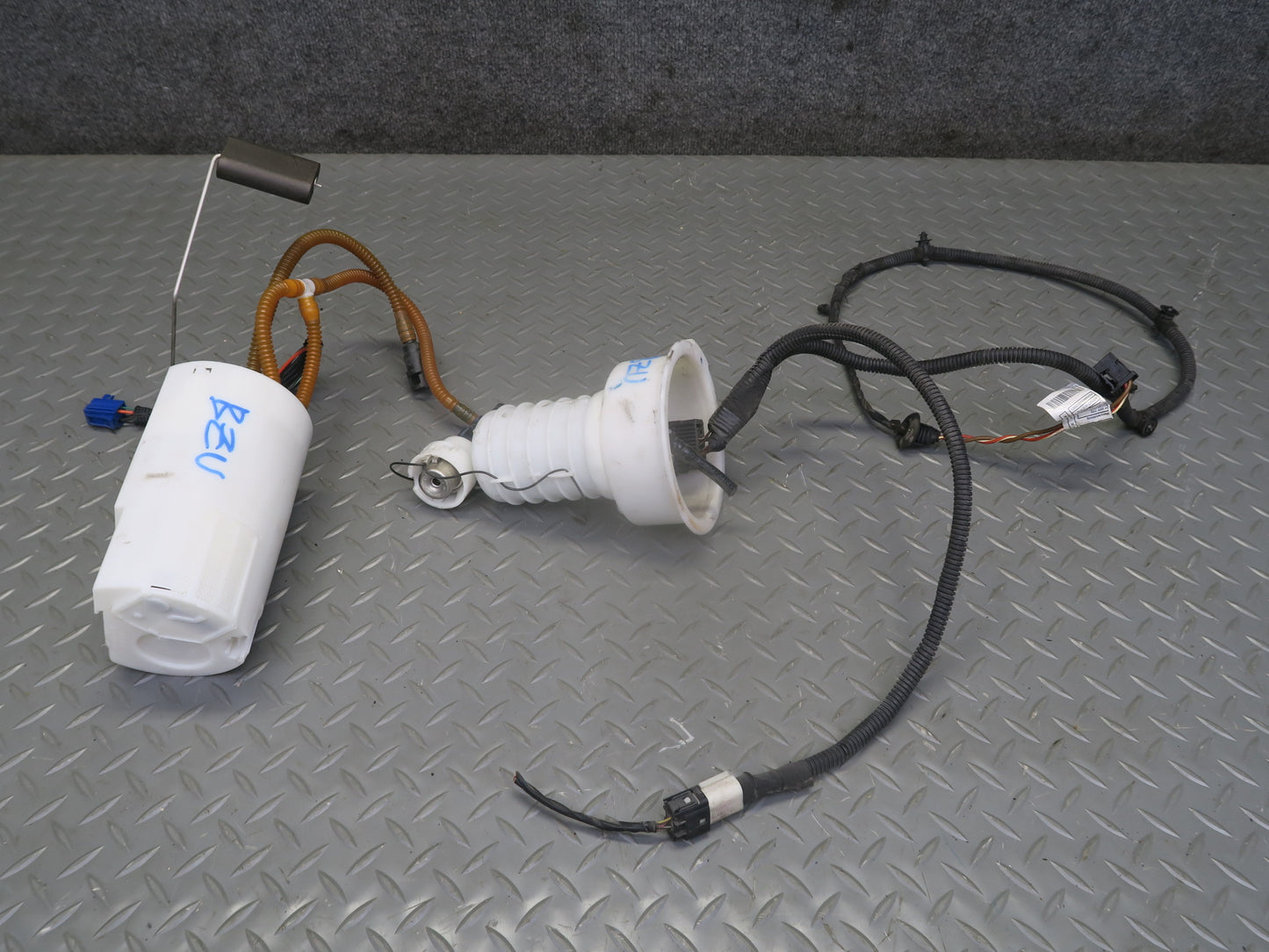 12-16 BMW E89 Z4 28i N20 Fuel Pump & Pressure Regulator Assembly 84K Miles OEM
