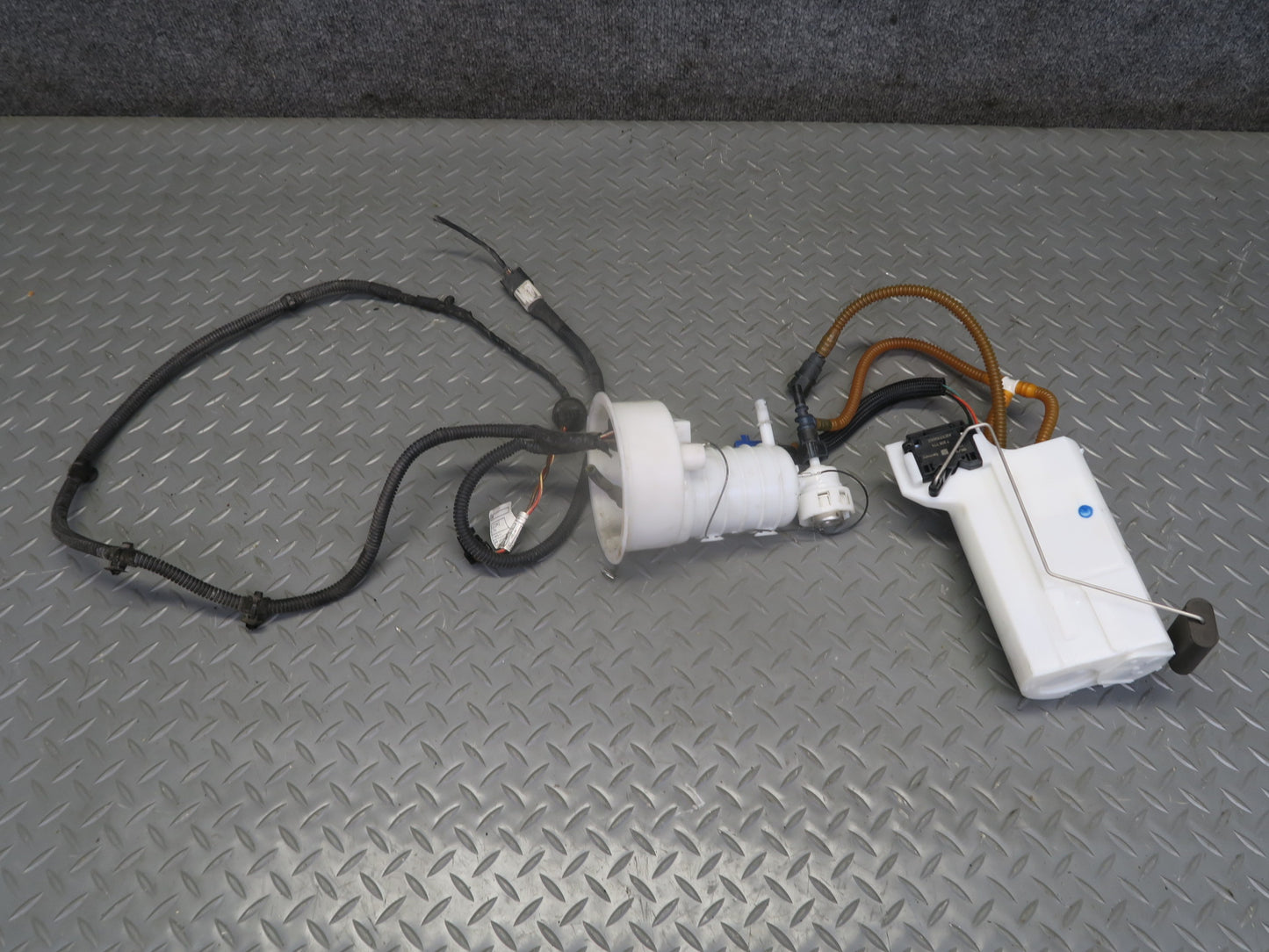 12-16 BMW E89 Z4 28i N20 Fuel Pump & Pressure Regulator Assembly 84K Miles OEM