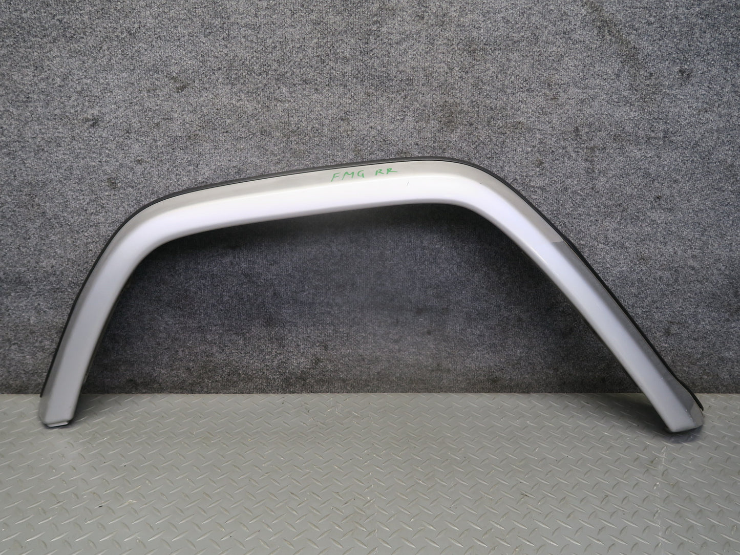 2002-2005 Mercedes W463 G500 Rear Right Wheel Fender Flare Trim Molding