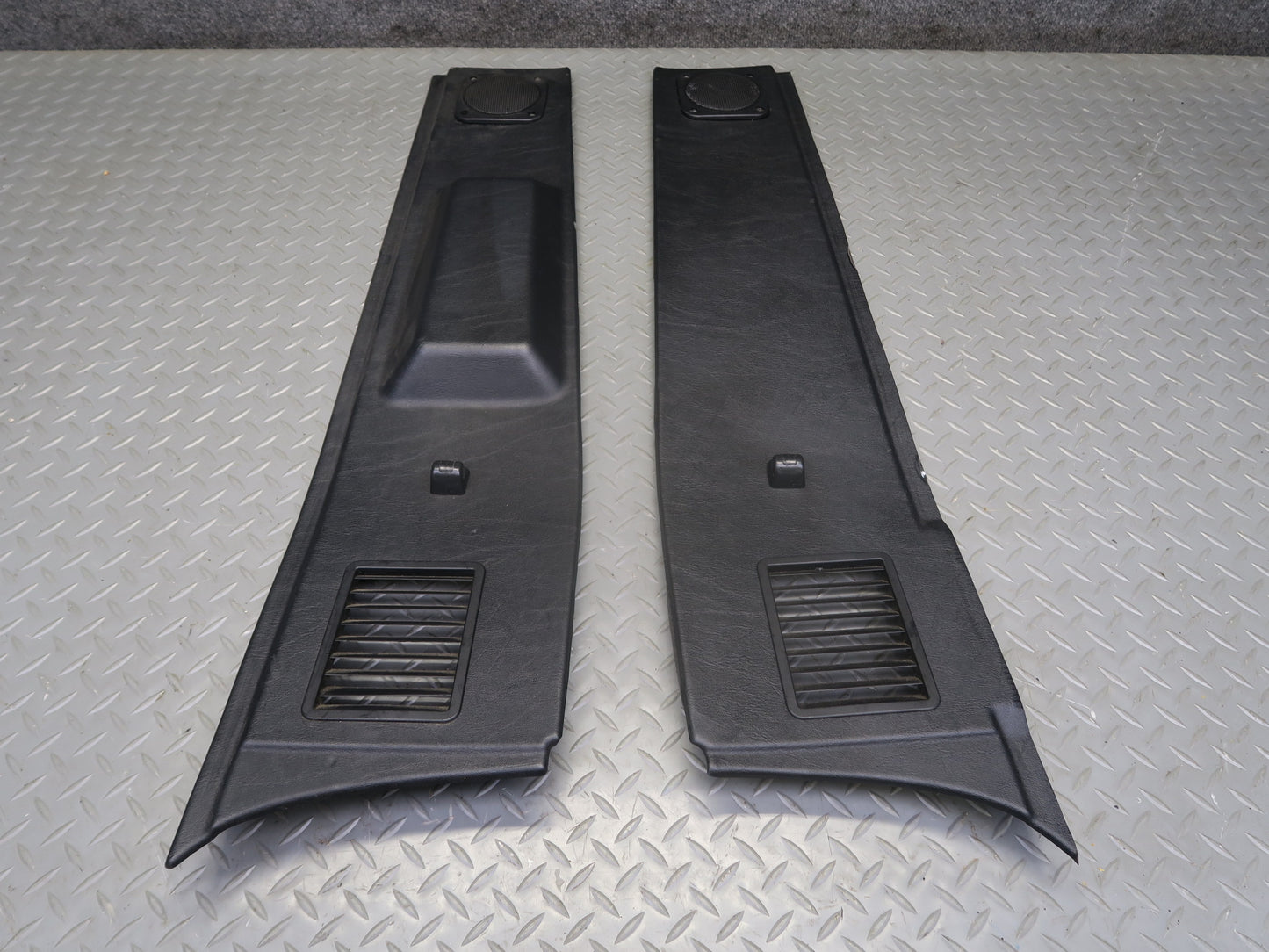 2002-2005 Mercedes W463 G500 Set of 2 Rear D Pillar Trim Cover w Grille Black