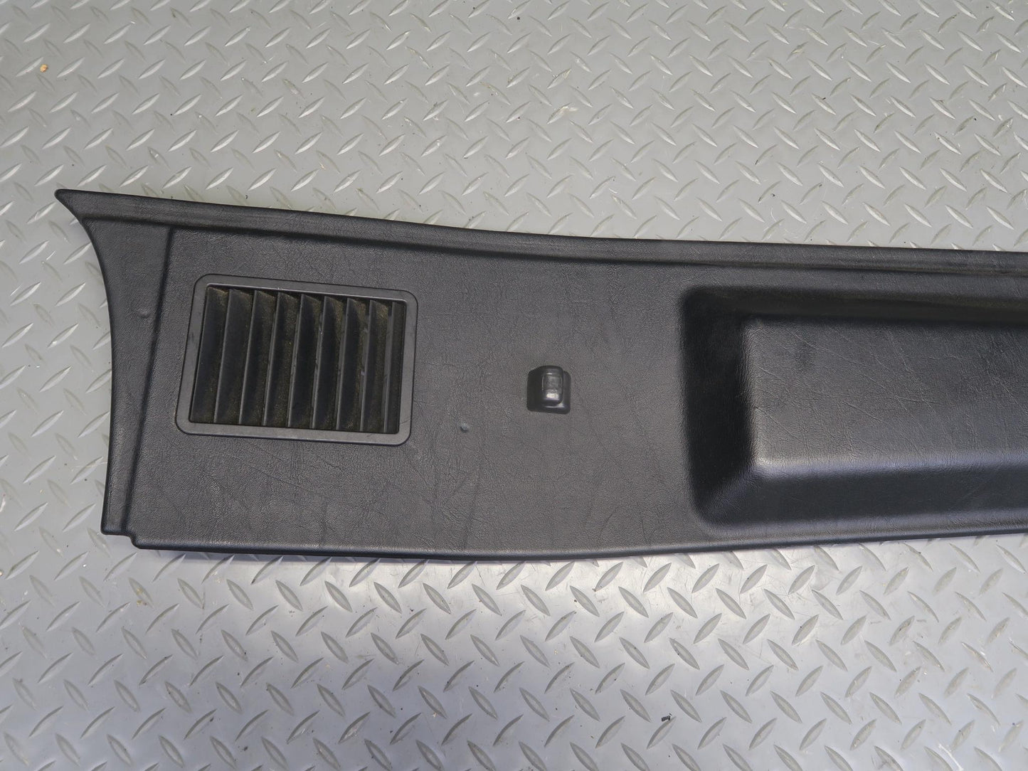 2002-2005 Mercedes W463 G500 Set of 2 Rear D Pillar Trim Cover w Grille Black