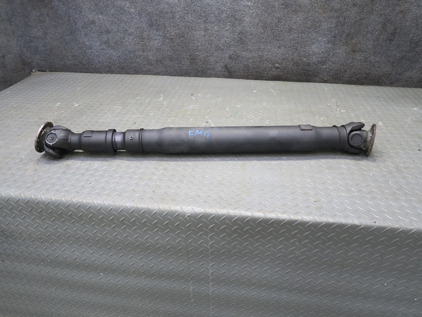2002-2018 Mercedes W463 G500 G550 Rear Propeller Driveshaft Assembly 4604102118
