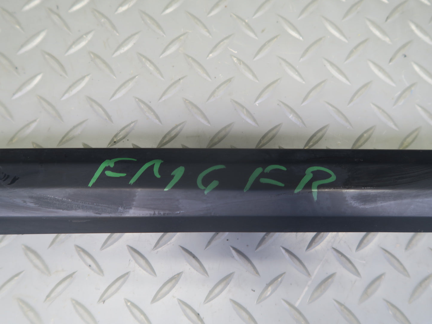 2002-2007 Mercedes W463 G500 Front Right Exterior A Pillar Molding Black