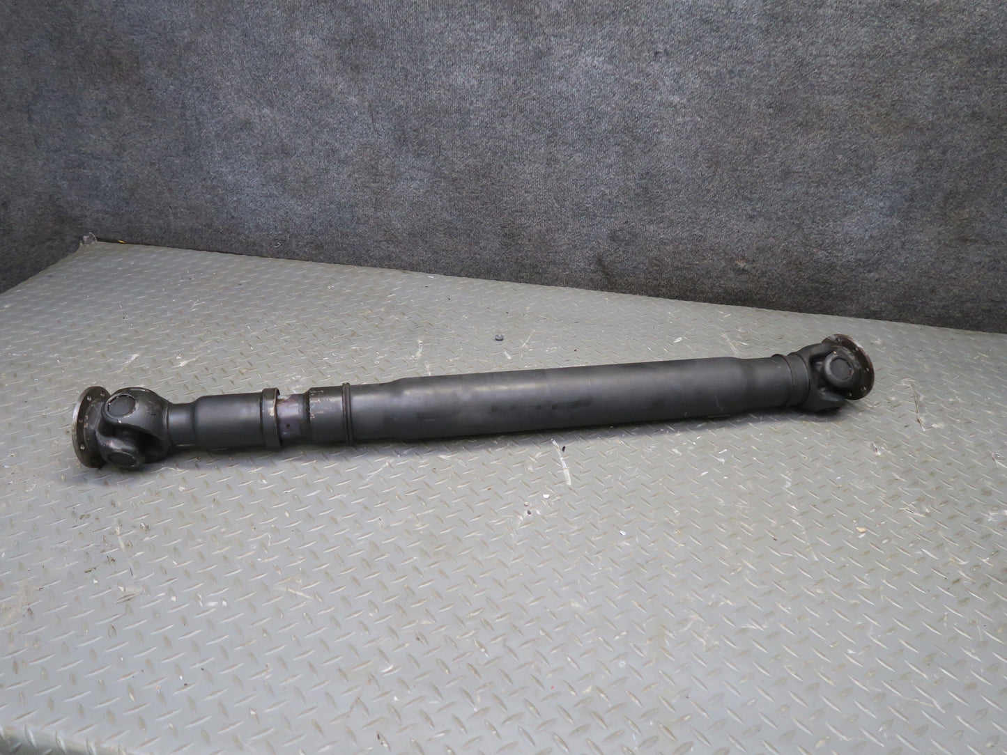 2002-2018 Mercedes W463 G500 G550 Rear Propeller Driveshaft Assembly 4604102118