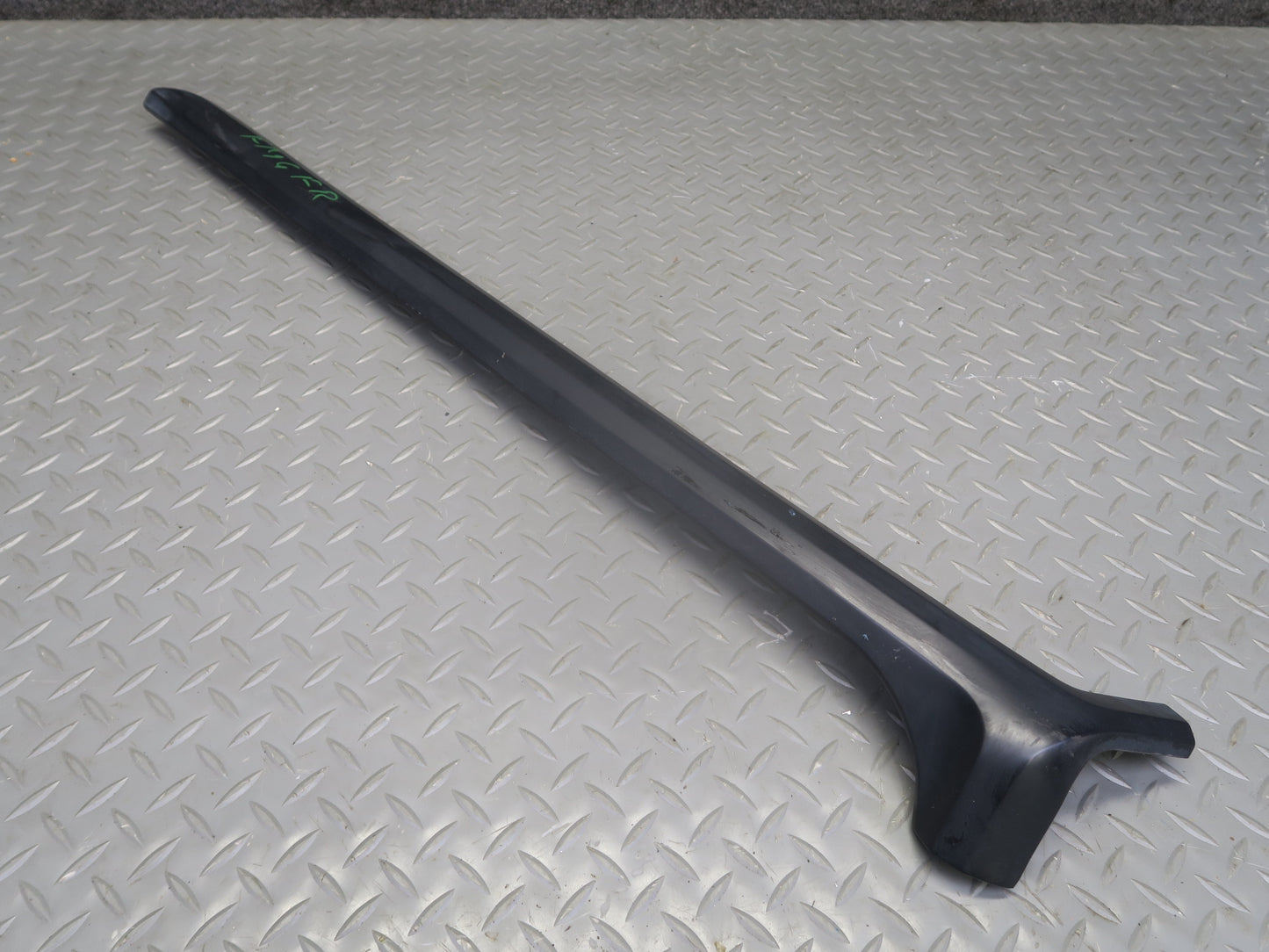 2002-2007 Mercedes W463 G500 Front Right Exterior A Pillar Molding Black