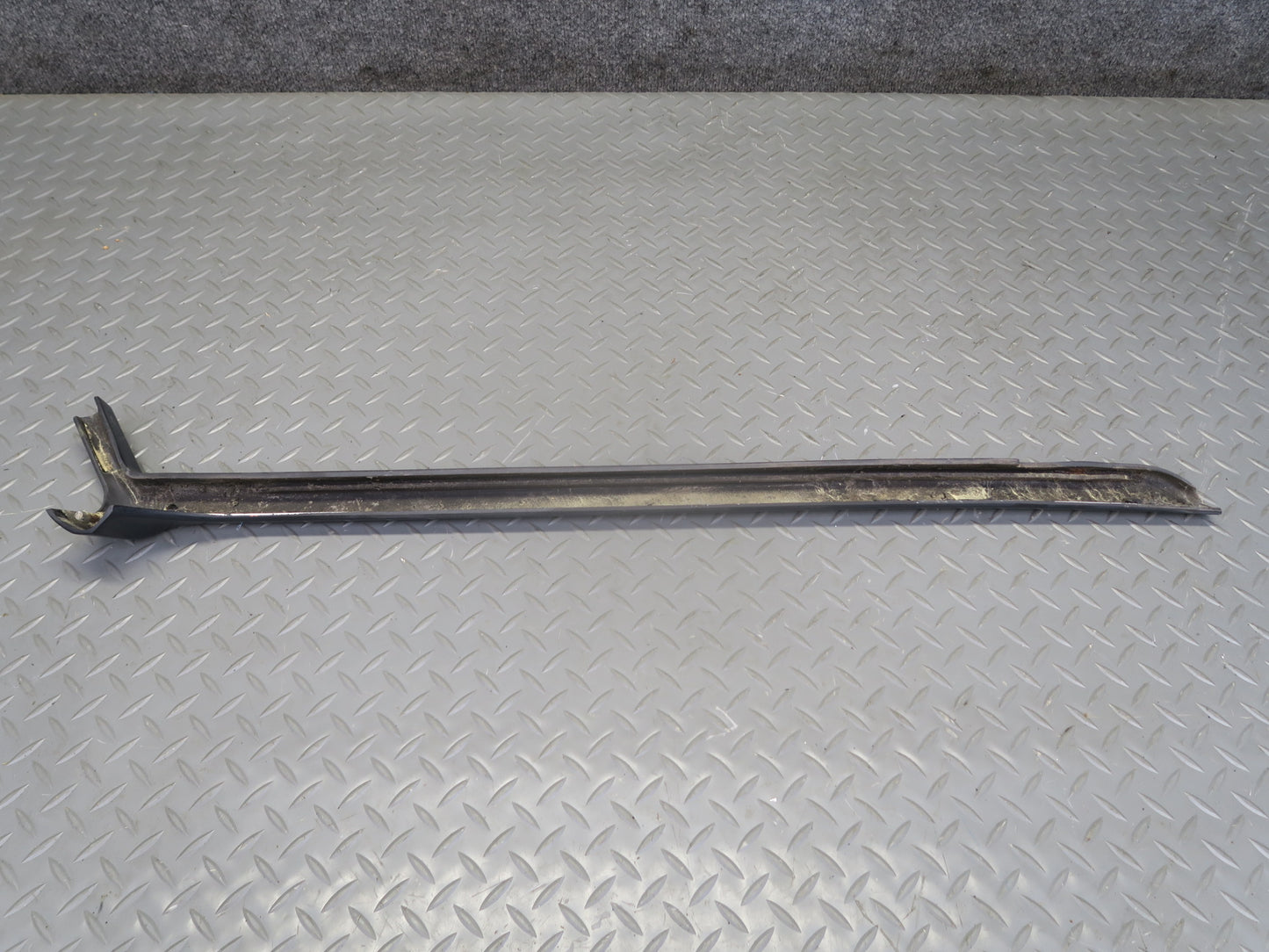 2002-2007 Mercedes W463 G500 Front Right Exterior A Pillar Molding Black