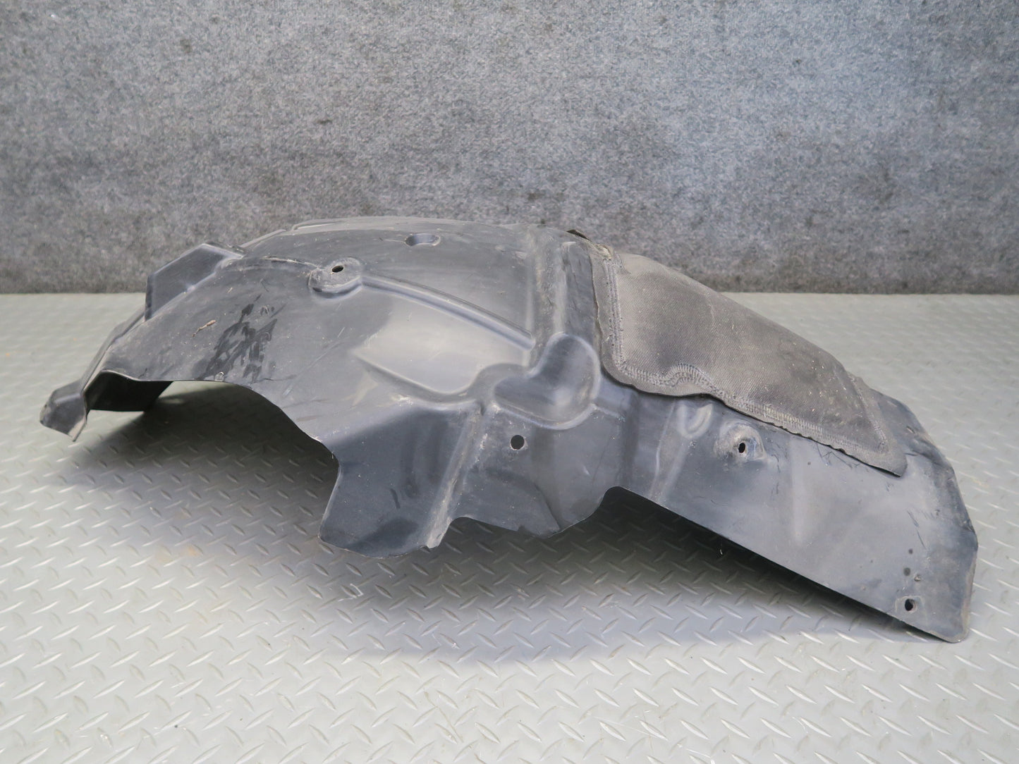 2017-2020 Maserati Levante M161 Front Right Fender Liner Splash Shield Guard Set