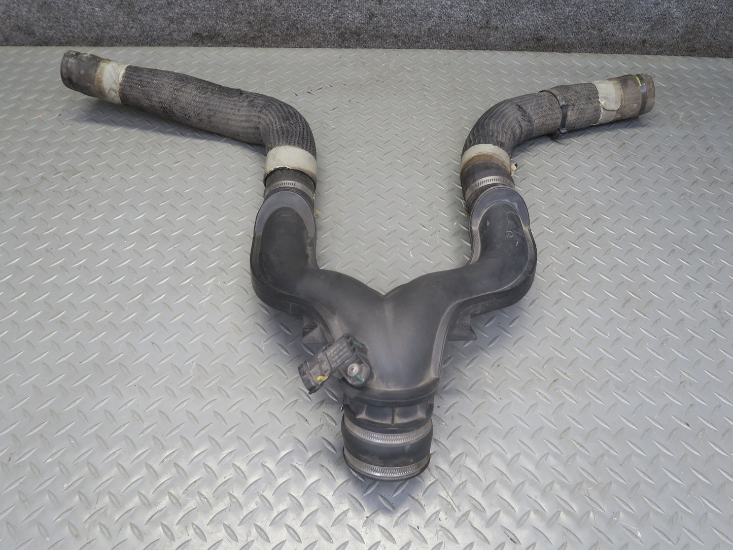 2017-2020 Maserati Levante M161 3.0L Air Intake Duct w Sensor & Hoses