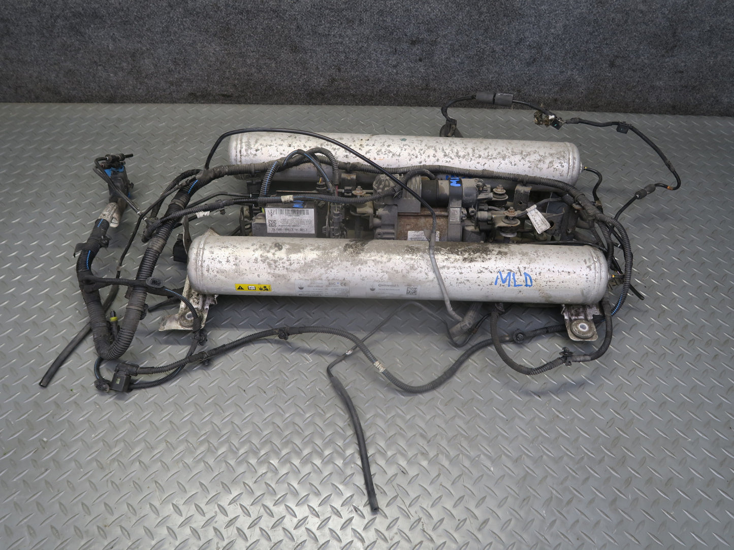 2017-2020 Maserati Levante M161 Rear Air Suspension Compressor Pump w Reservoirs