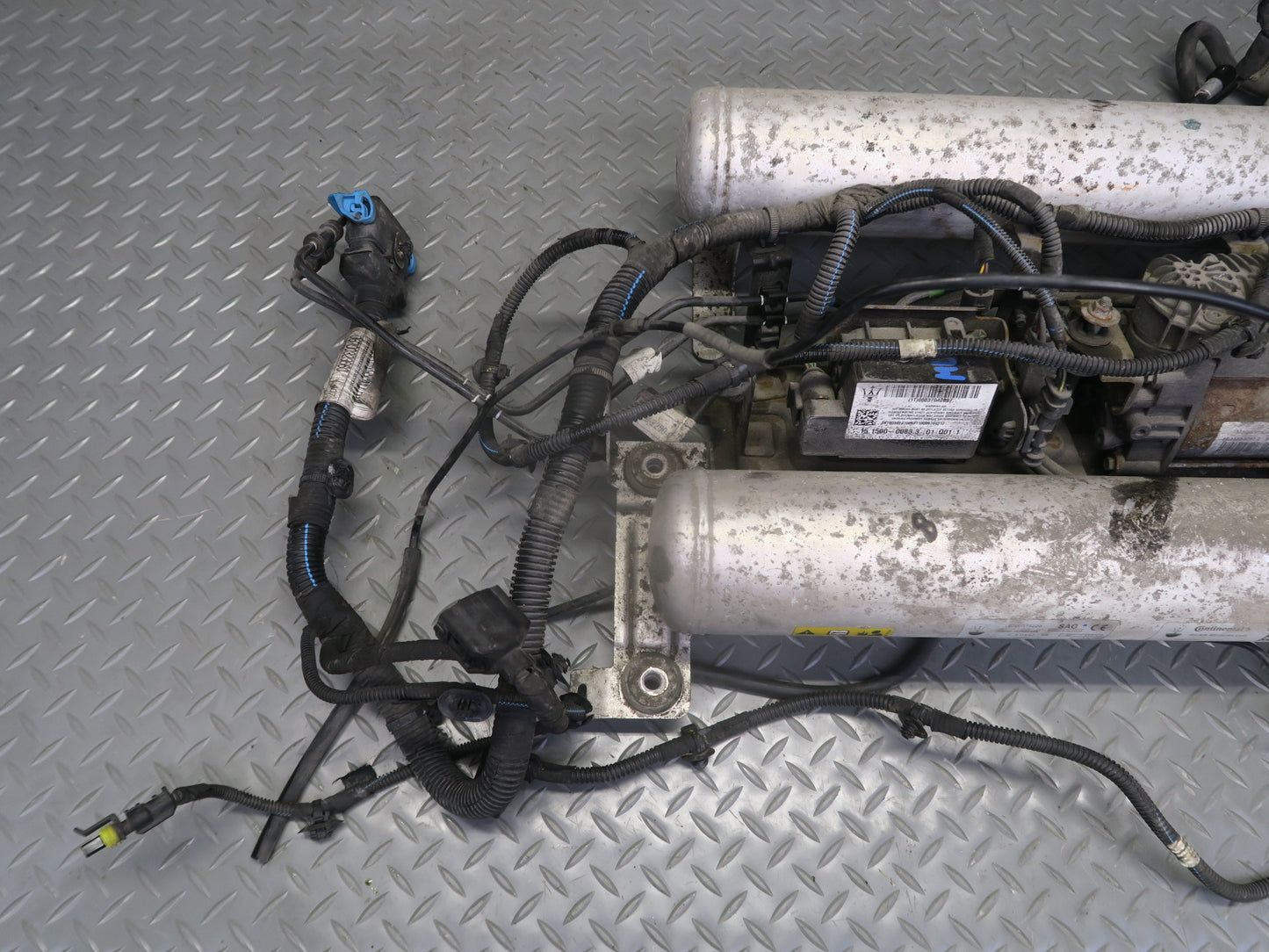 2017-2020 Maserati Levante M161 Rear Air Suspension Compressor Pump w Reservoirs