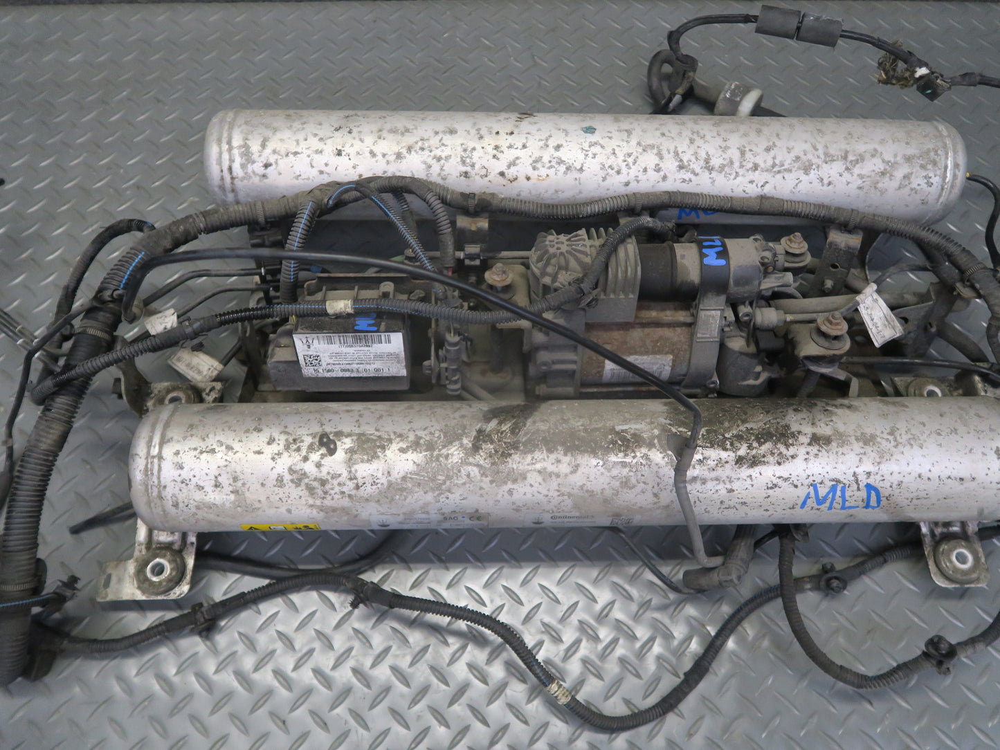 2017-2020 Maserati Levante M161 Rear Air Suspension Compressor Pump w Reservoirs