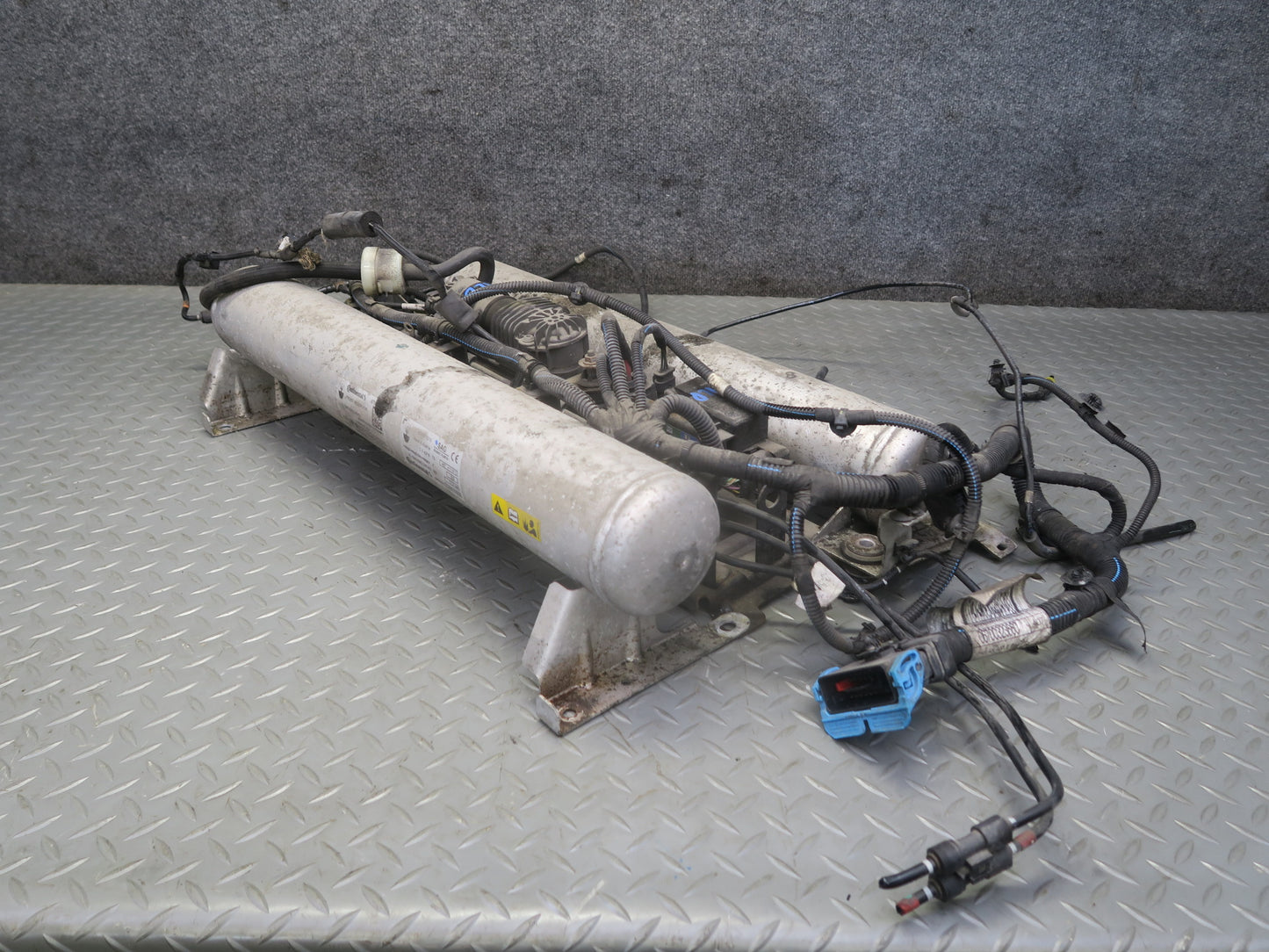 2017-2020 Maserati Levante M161 Rear Air Suspension Compressor Pump w Reservoirs