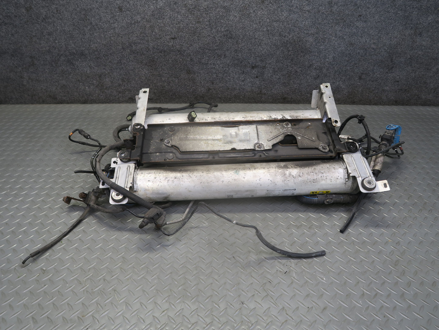 2017-2020 Maserati Levante M161 Rear Air Suspension Compressor Pump w Reservoirs