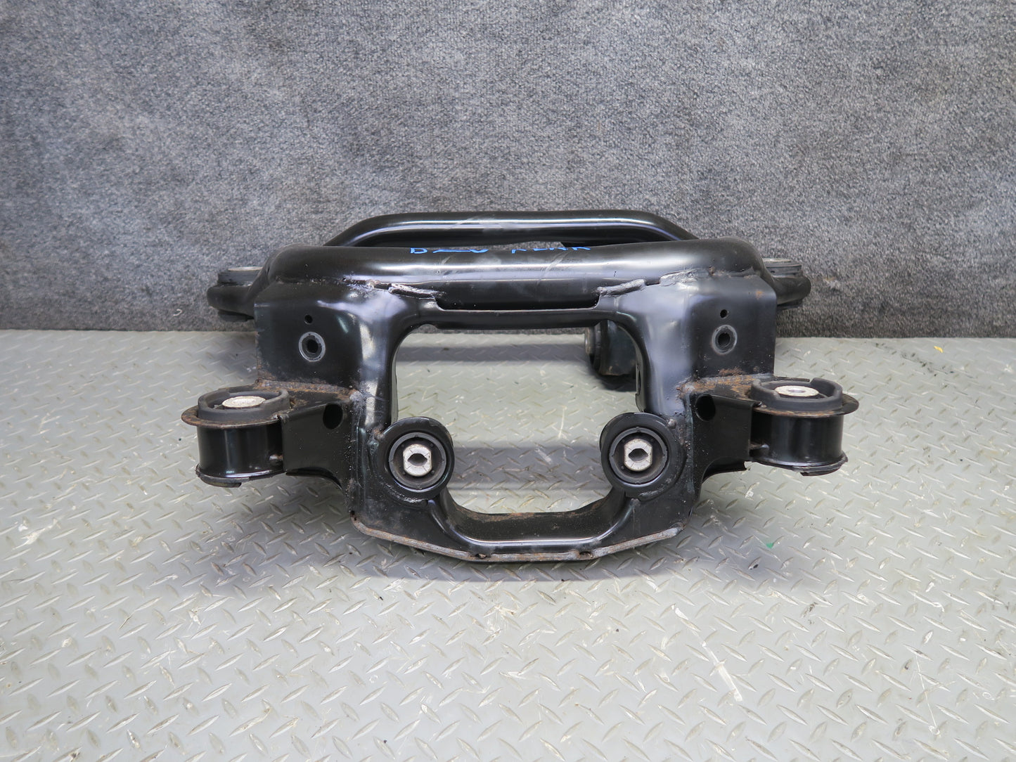 09-16 BMW E89 Z4 28i 30i RWD Rear Suspension Subframe Crossmember Carrier OEM