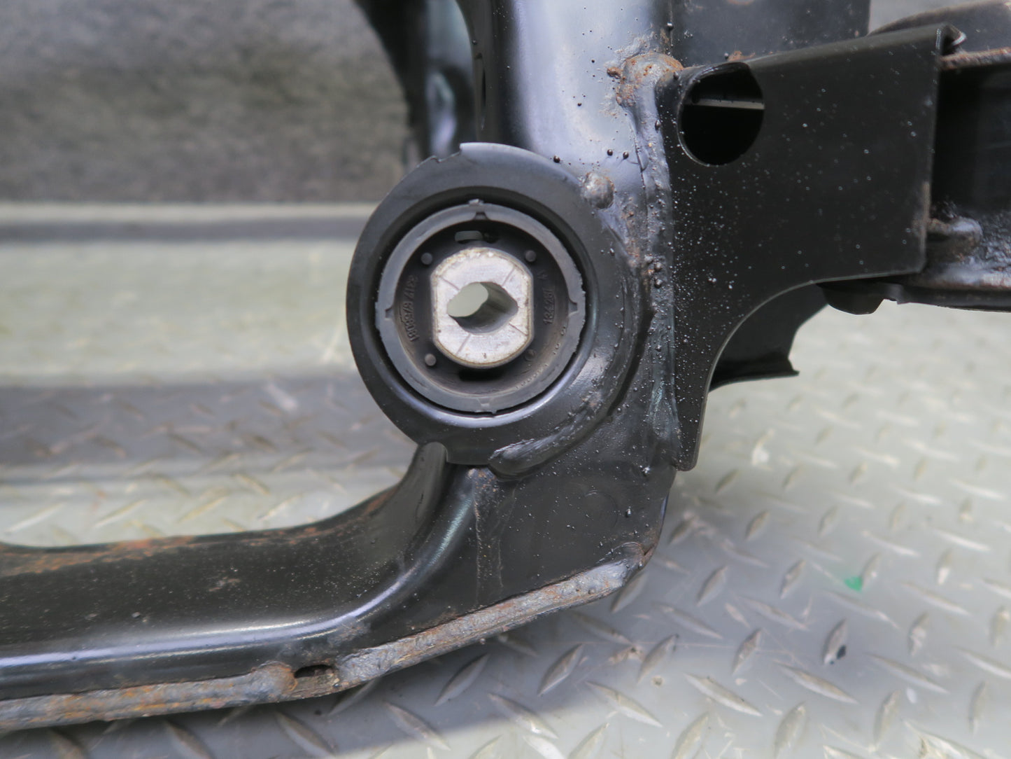 09-16 BMW E89 Z4 28i 30i RWD Rear Suspension Subframe Crossmember Carrier OEM