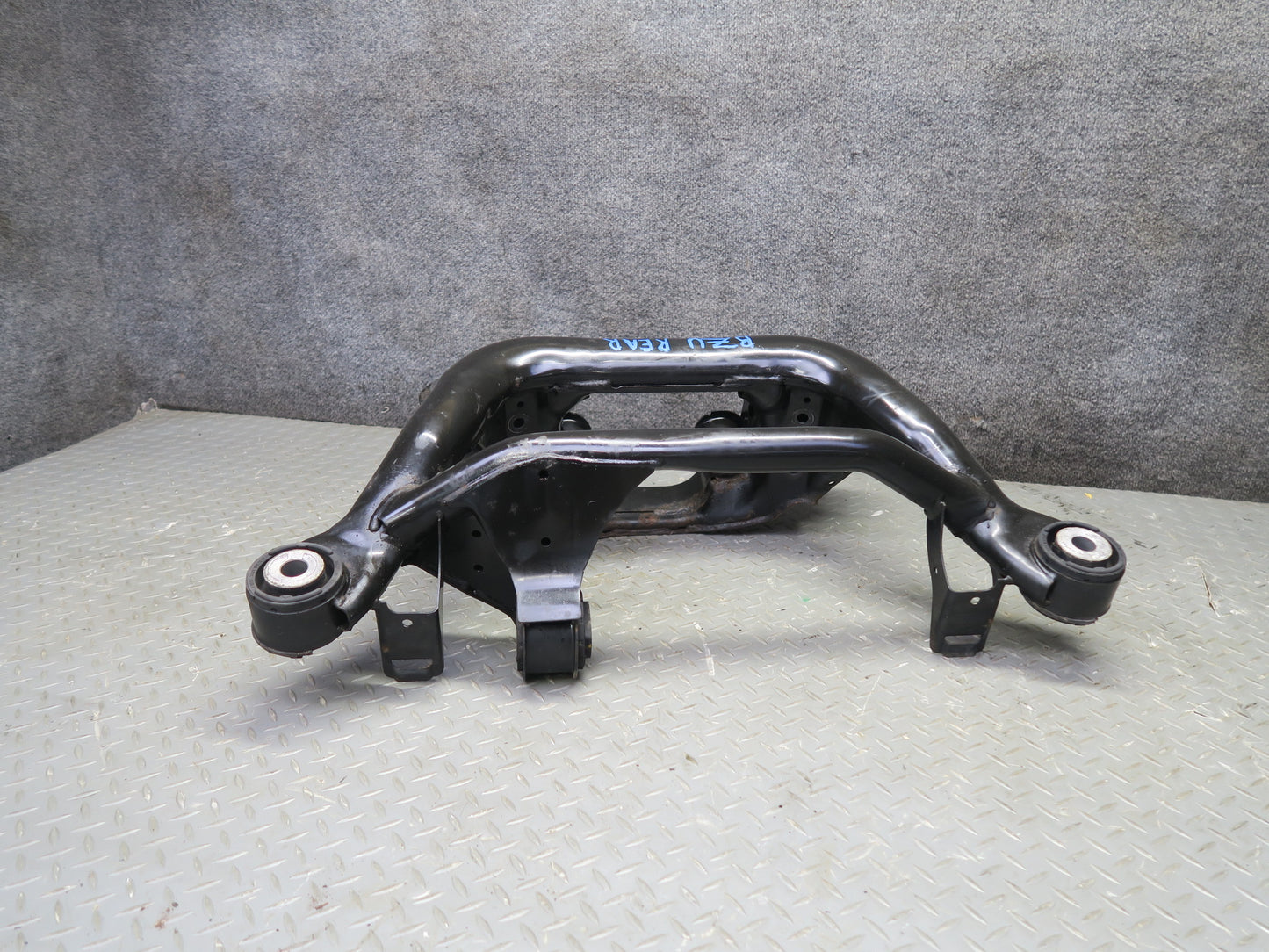 09-16 BMW E89 Z4 28i 30i RWD Rear Suspension Subframe Crossmember Carrier OEM