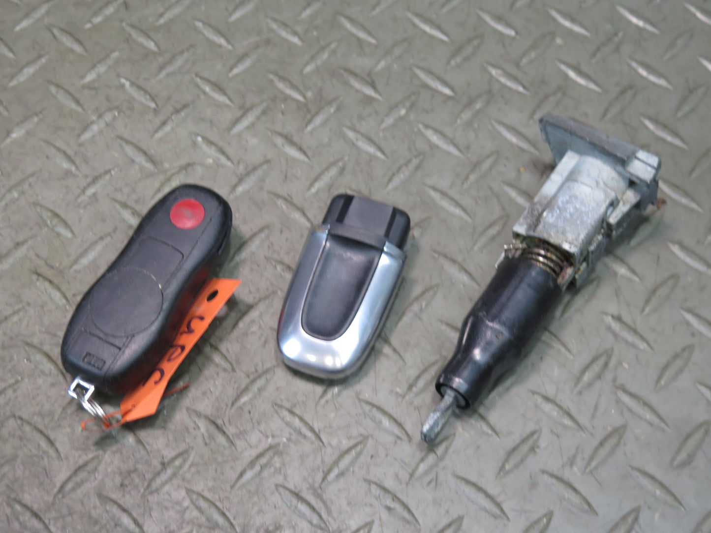 2014 Porsche Cayenne 958 4.8L M48.02 NA Engine ECU ECM Glove Handle Lock KEY Set