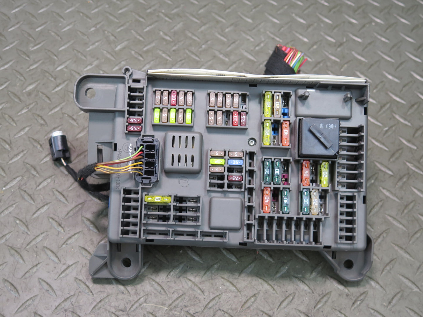 2008-2014 BMW E71 E72 X6 X6M Rear Power Distribution Fuse Relay Box 6931687