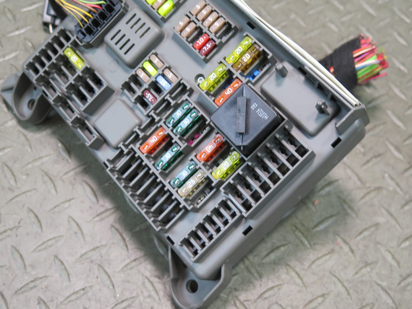 2008-2014 BMW E71 E72 X6 X6M Rear Power Distribution Fuse Relay Box 6931687