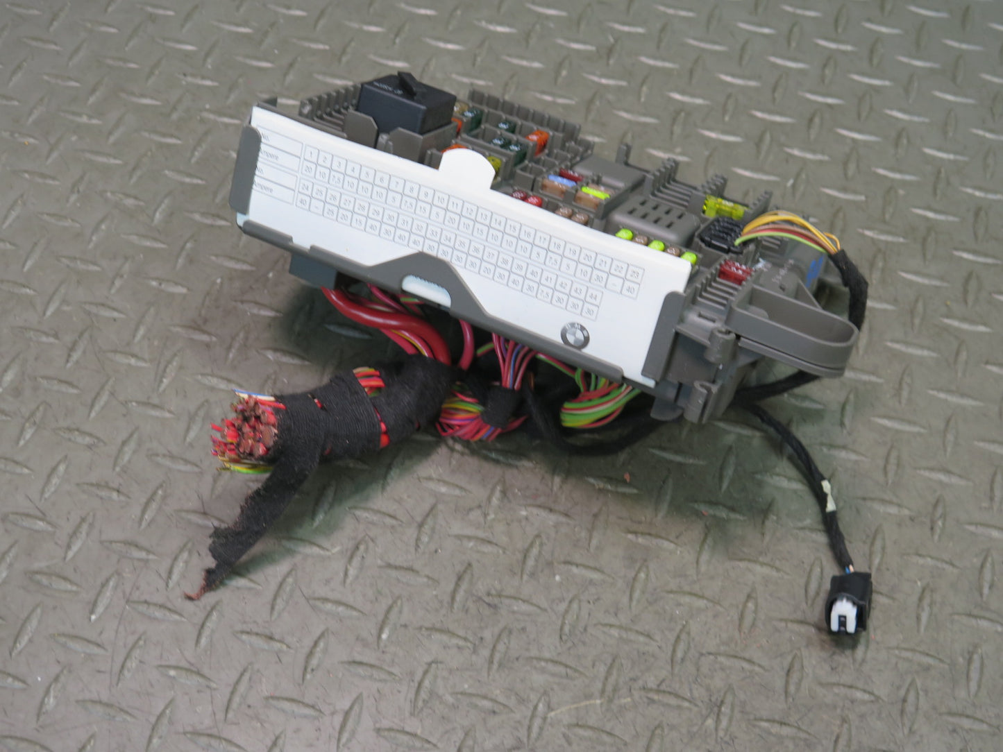 2008-2014 BMW E71 E72 X6 X6M Rear Power Distribution Fuse Relay Box 6931687