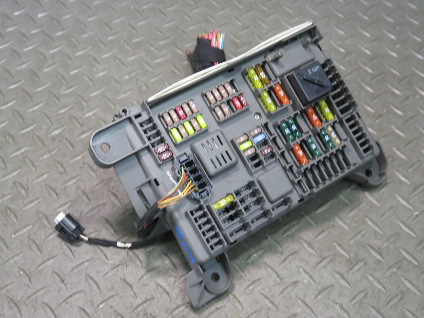 2008-2014 BMW E71 E72 X6 X6M Rear Power Distribution Fuse Relay Box 6931687