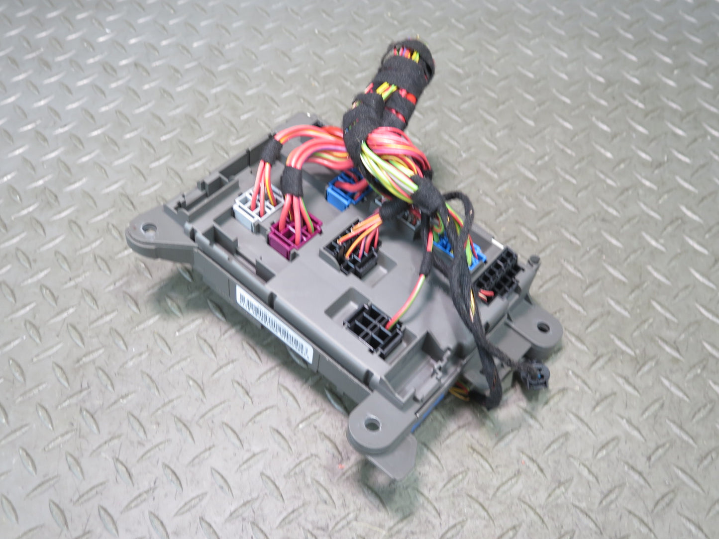 2008-2014 BMW E71 E72 X6 X6M Rear Power Distribution Fuse Relay Box 6931687