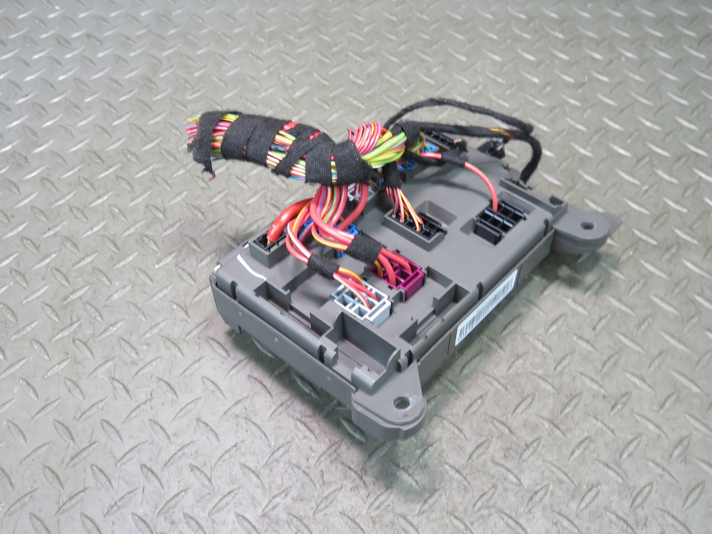 2008-2014 BMW E71 E72 X6 X6M Rear Power Distribution Fuse Relay Box 6931687