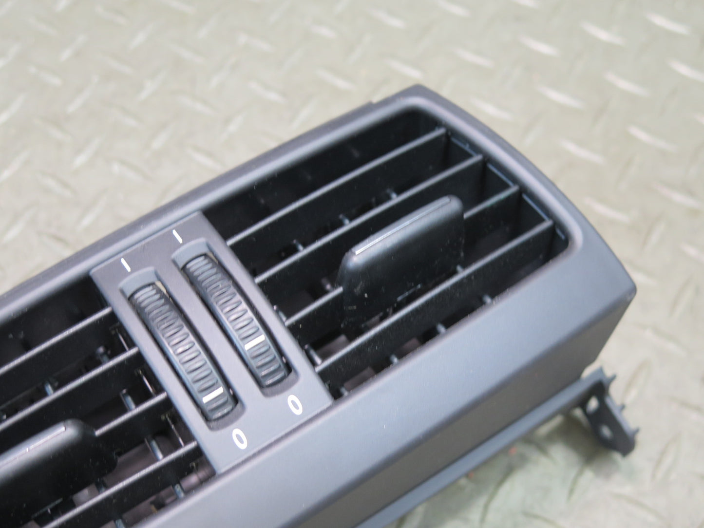 2008-2014 BMW E71 E72 X6 X6M Rear Center Console A/C Air Vent Grille 6954953