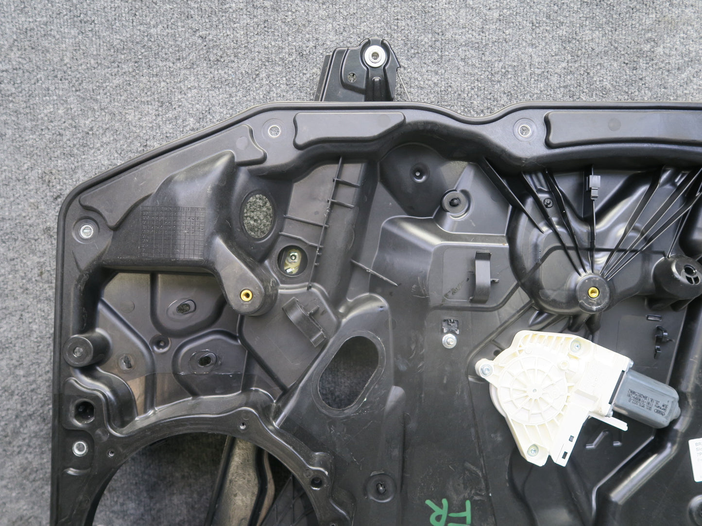 2011-2018 Porsche Cayenne 958 Front Right Door Window Regulator w Motor