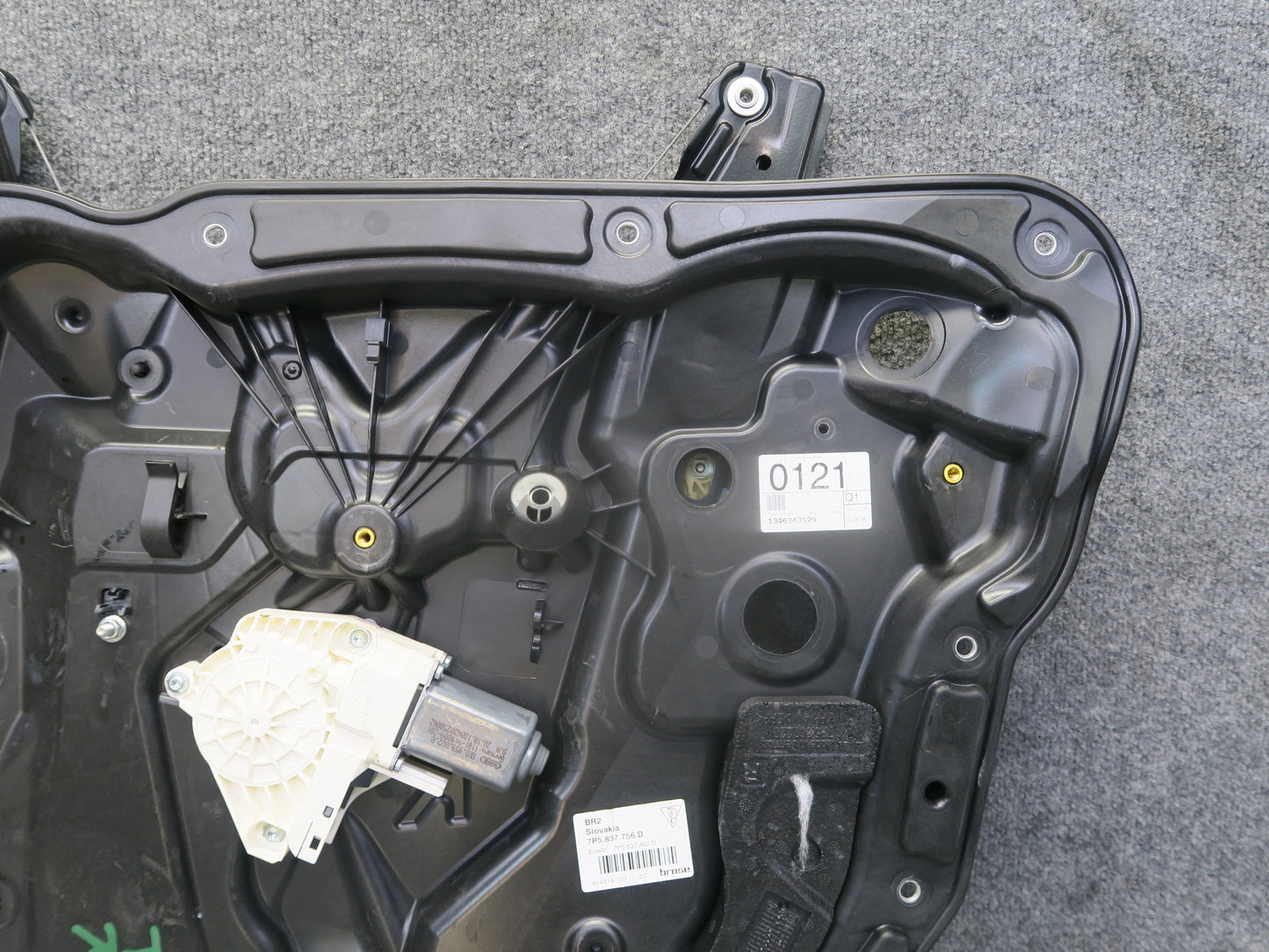 2011-2018 Porsche Cayenne 958 Front Right Door Window Regulator w Motor