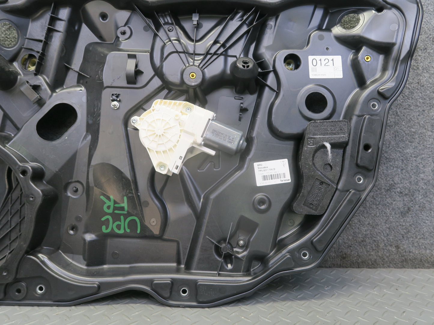 2011-2018 Porsche Cayenne 958 Front Right Door Window Regulator w Motor
