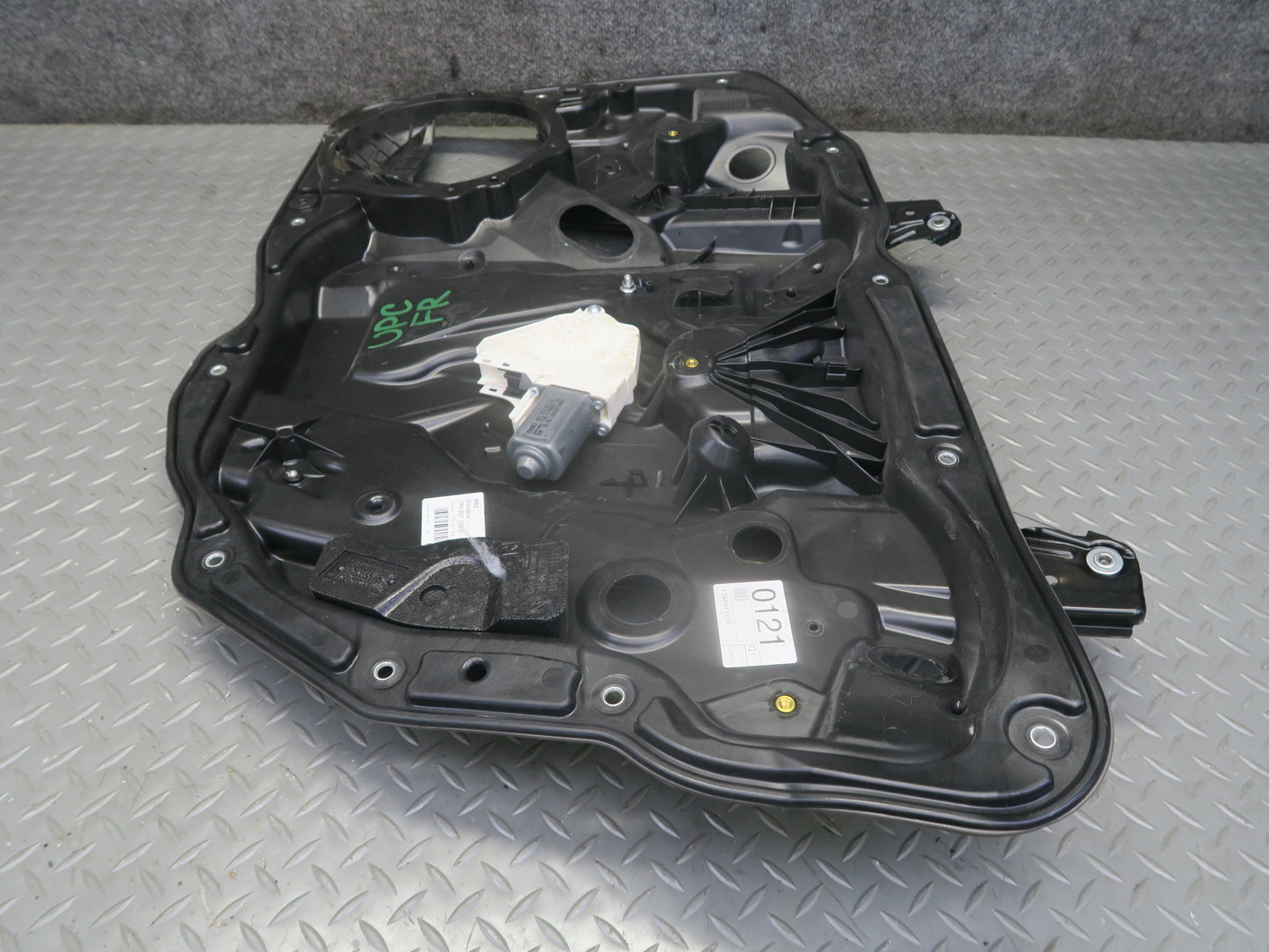 2011-2018 Porsche Cayenne 958 Front Right Door Window Regulator w Motor