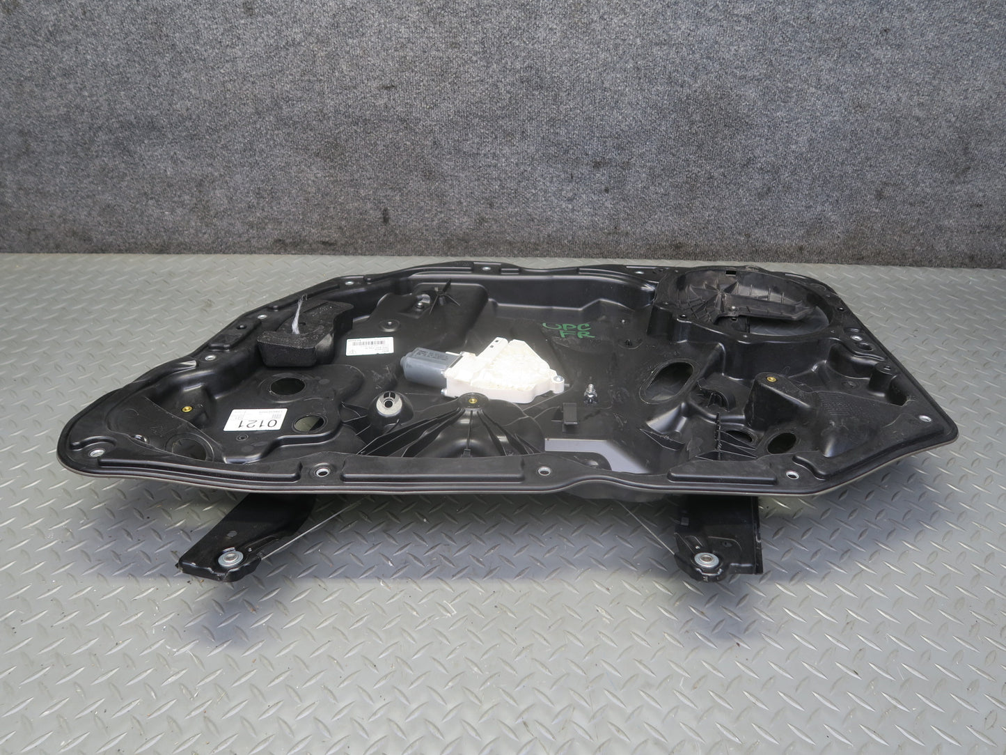 2011-2018 Porsche Cayenne 958 Front Right Door Window Regulator w Motor