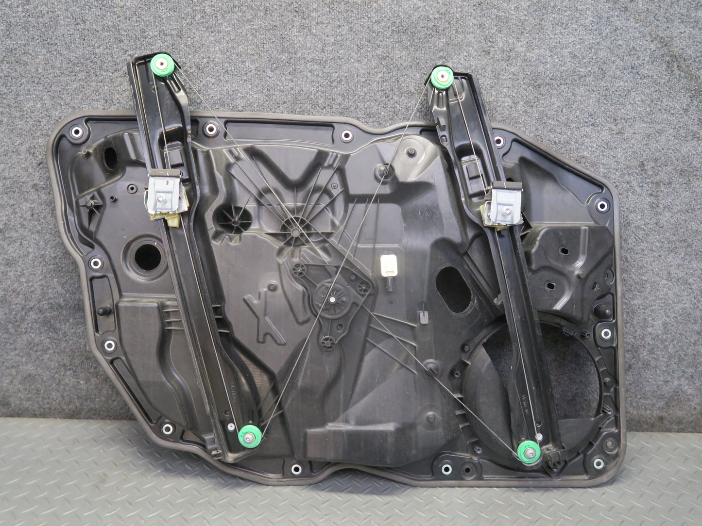 2011-2018 Porsche Cayenne 958 Front Right Door Window Regulator w Motor