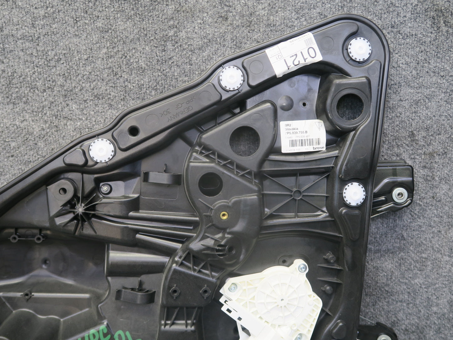 2011-2018 Porsche Cayenne 958 Rear Left Door Window Regulator w Motor