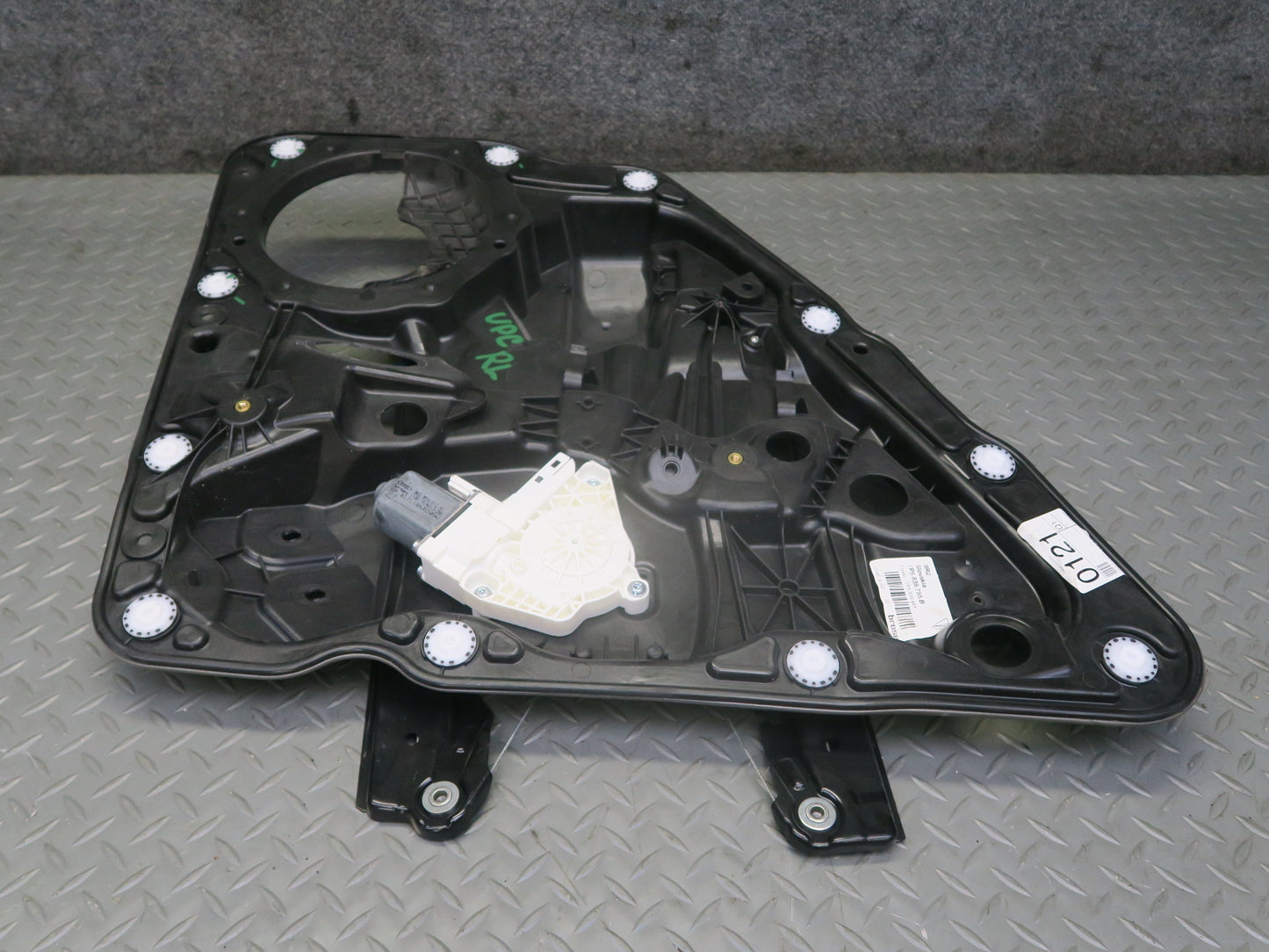 2011-2018 Porsche Cayenne 958 Rear Left Door Window Regulator w Motor