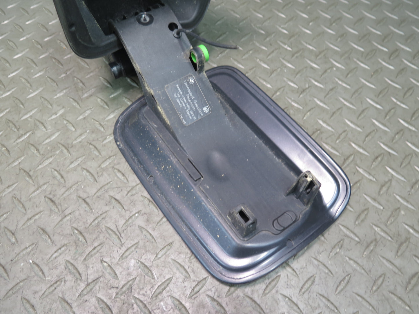 2008-2014 BMW E71 X6 X6M Fuel Tank Filler Door Lid Cover Black w Hinge