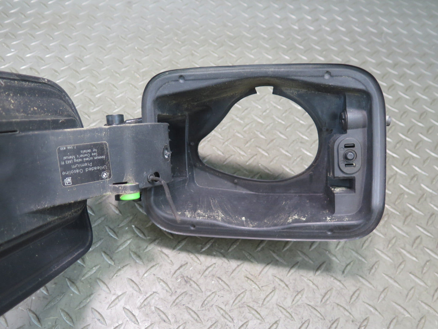 2008-2014 BMW E71 X6 X6M Fuel Tank Filler Door Lid Cover Black w Hinge