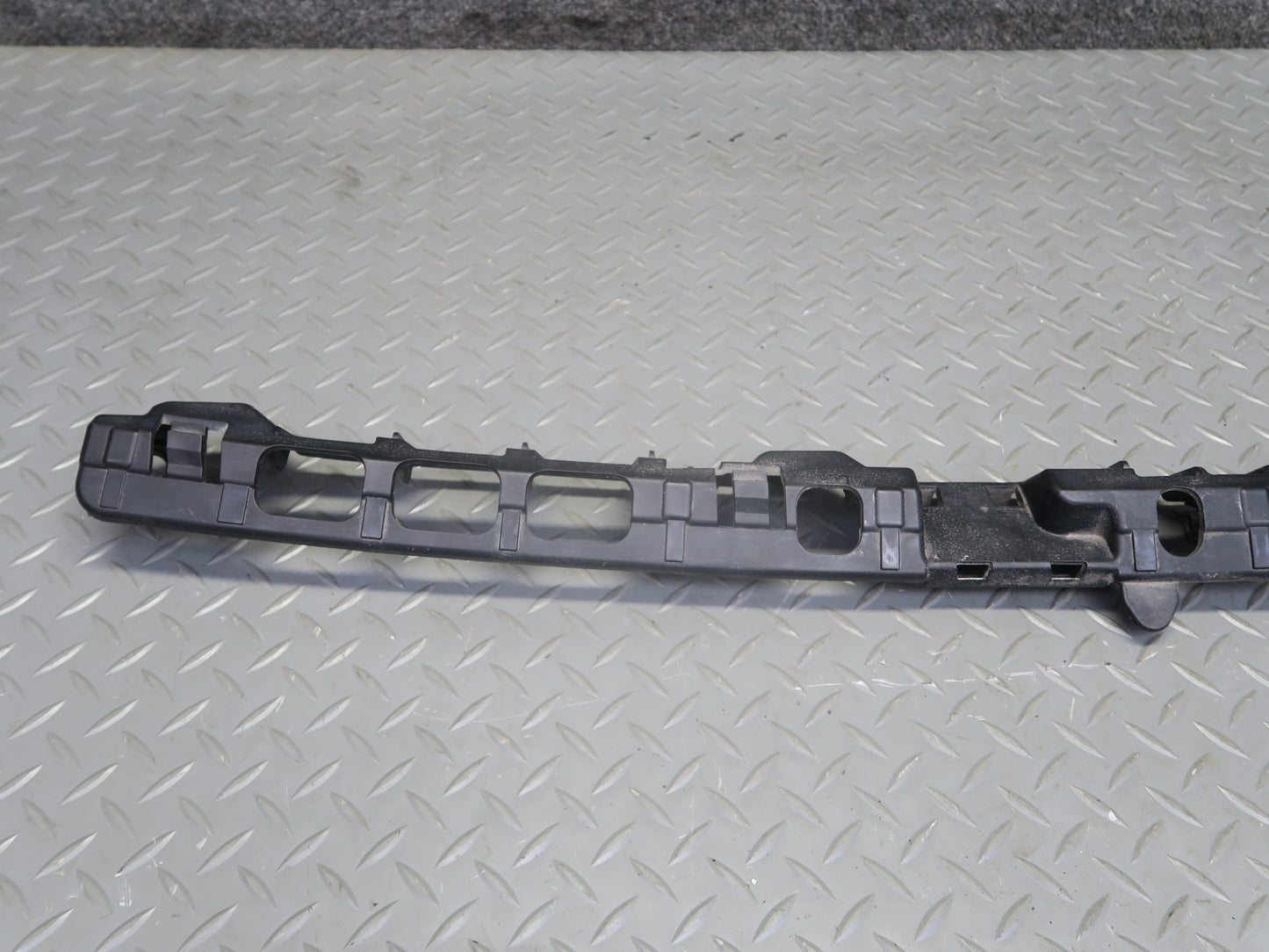 2011-2014 Porsche Cayenne 958 Rear Bumper Mount Guide Bracket Support Panel Set