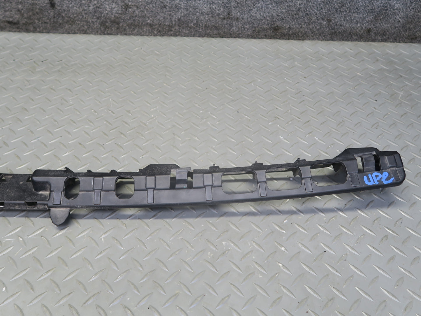 2011-2014 Porsche Cayenne 958 Rear Bumper Mount Guide Bracket Support Panel Set