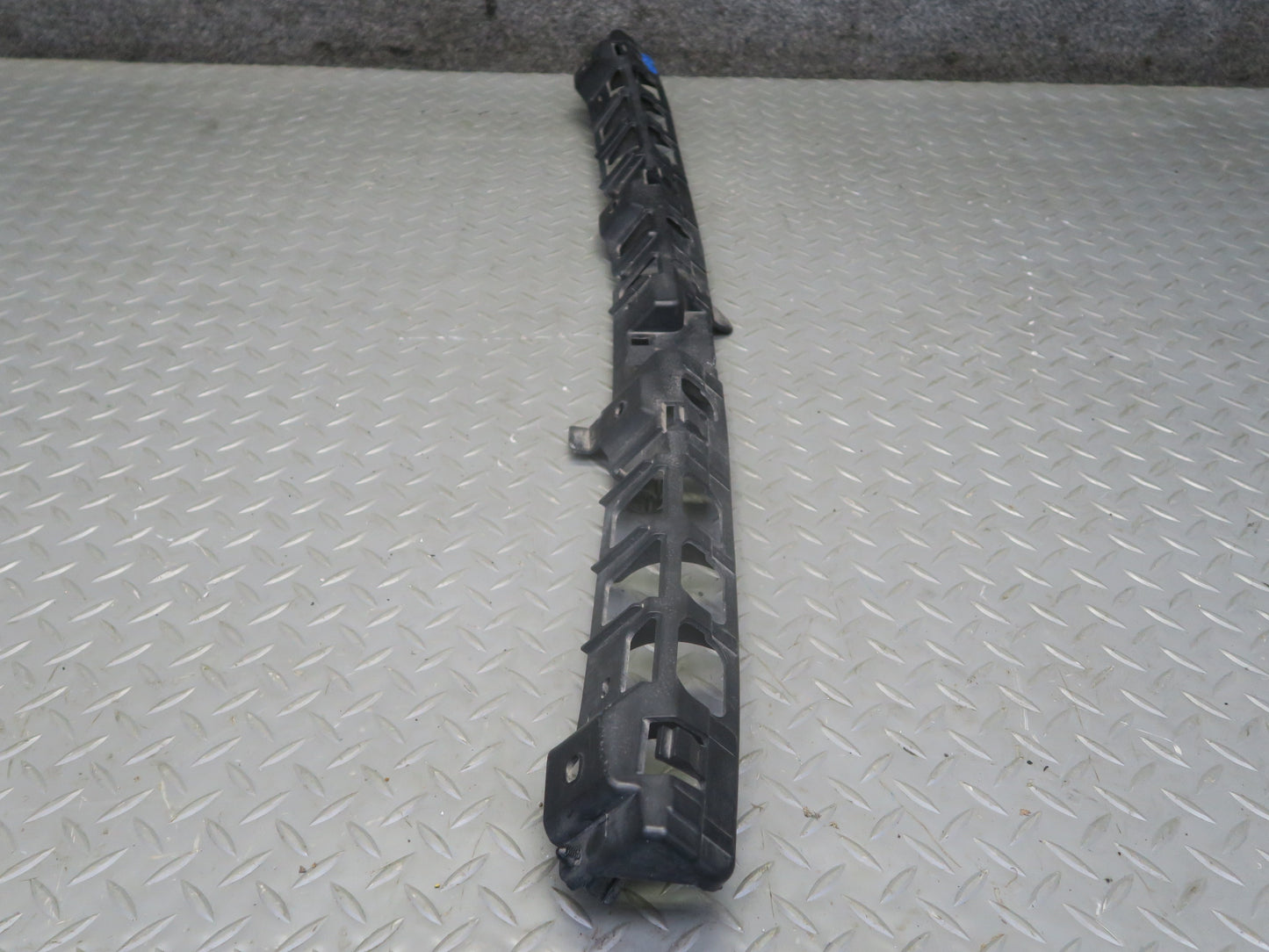 2011-2014 Porsche Cayenne 958 Rear Bumper Mount Guide Bracket Support Panel Set