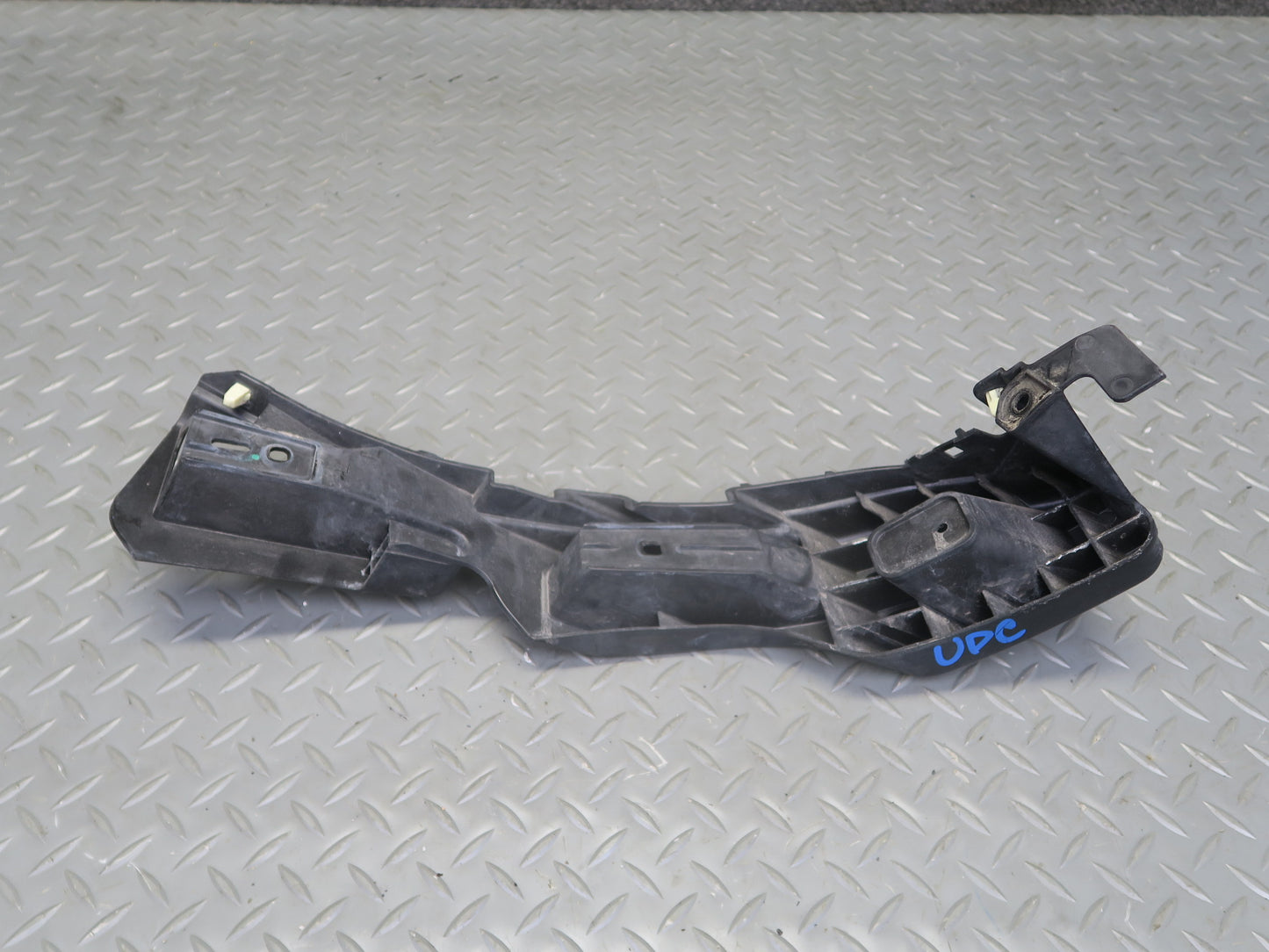 2011-2014 Porsche Cayenne 958 Rear Bumper Mount Guide Bracket Support Panel Set