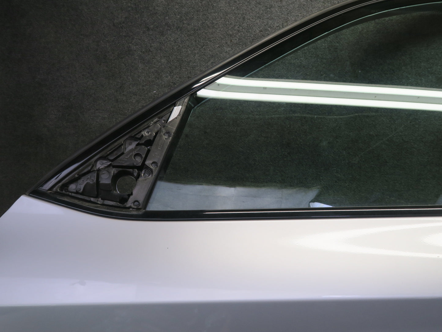 2014-2018 BMW F15 X5 Front Left Side Door Shell Panel Silver W/ Glass
