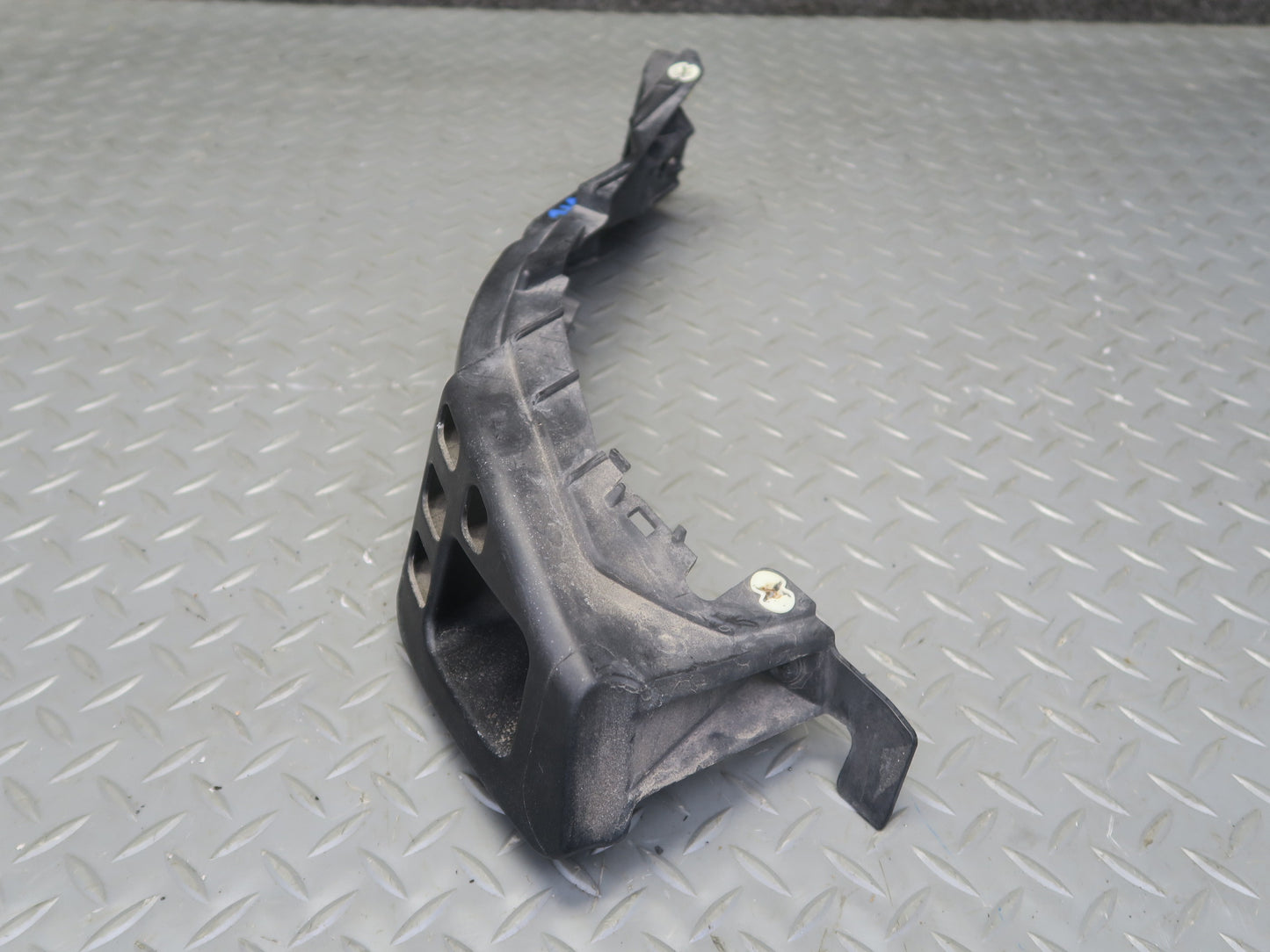 2011-2014 Porsche Cayenne 958 Rear Bumper Mount Guide Bracket Support Panel Set