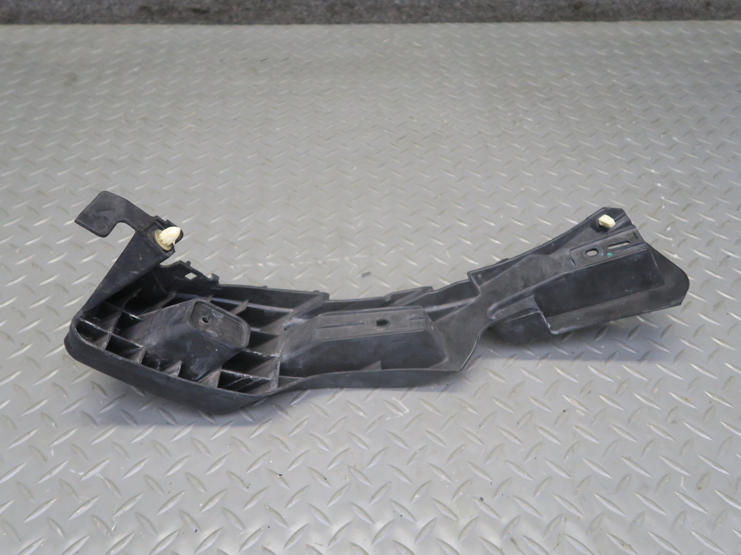 2011-2014 Porsche Cayenne 958 Rear Bumper Mount Guide Bracket Support Panel Set