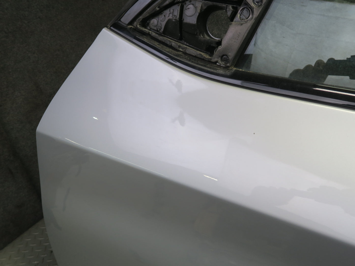 2014-2018 BMW F15 X5 Front Left Side Door Shell Panel Silver W/ Glass