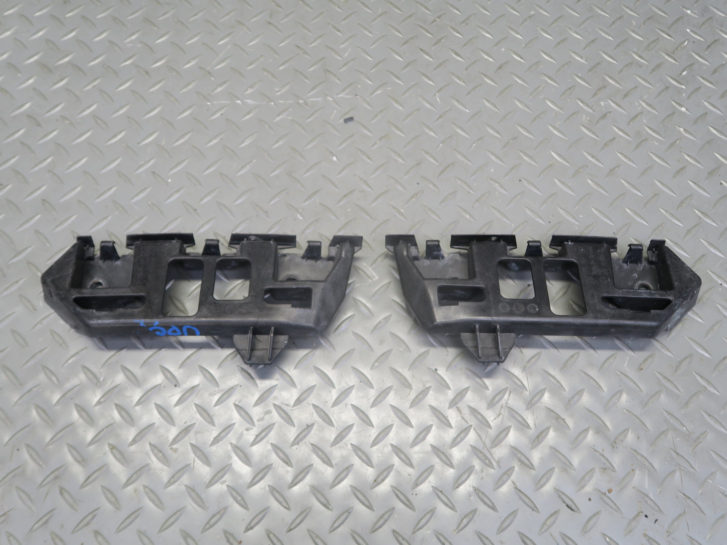 2011-2014 Porsche Cayenne 958 Rear Bumper Mount Guide Bracket Support Panel Set