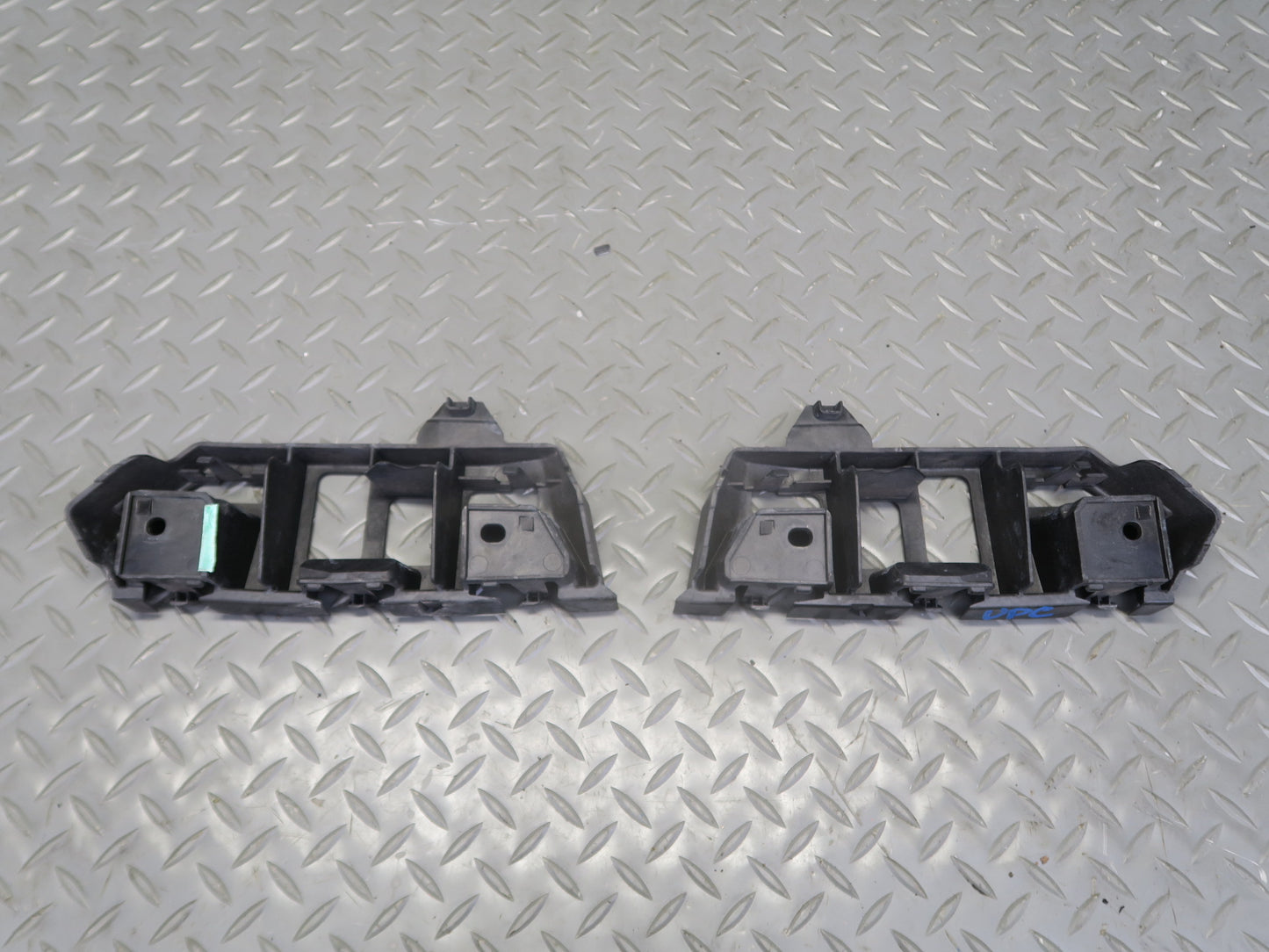 2011-2014 Porsche Cayenne 958 Rear Bumper Mount Guide Bracket Support Panel Set